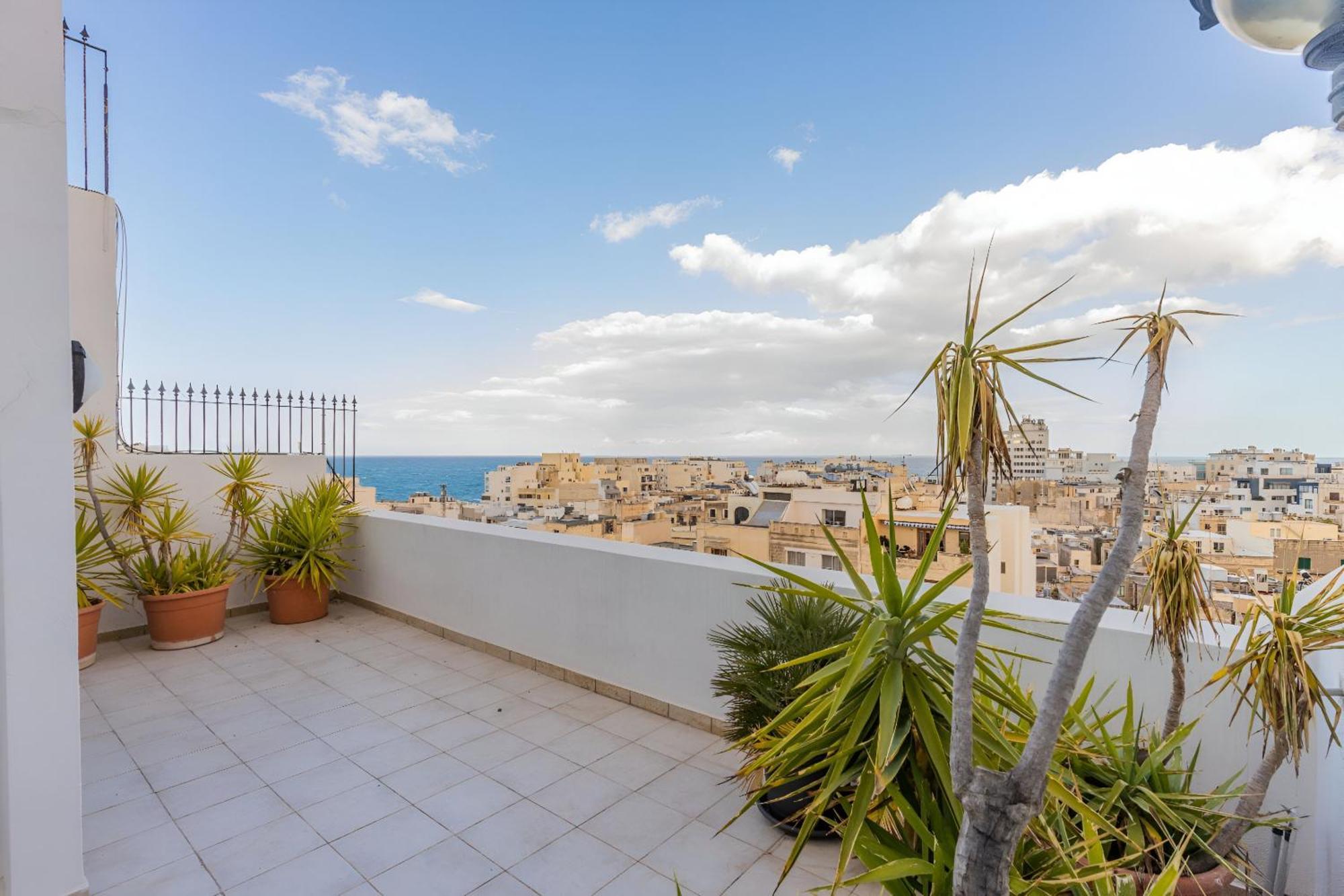 Stunning - Seaview Penthouse 3-Bed + Parking Apartment Слима Екстериор снимка